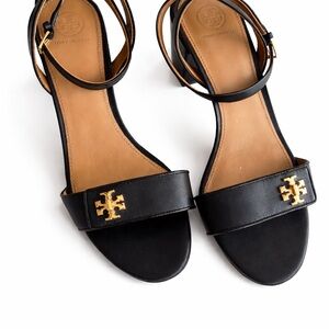 Tory Burch Black Leather Block Heel Sandals Size 8.5 Gold Logo